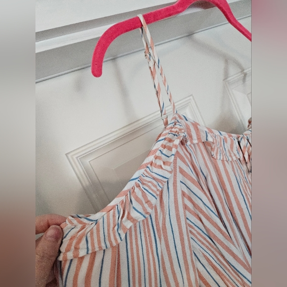 Forever21 top size Medium.        A - Picture 2 of 8